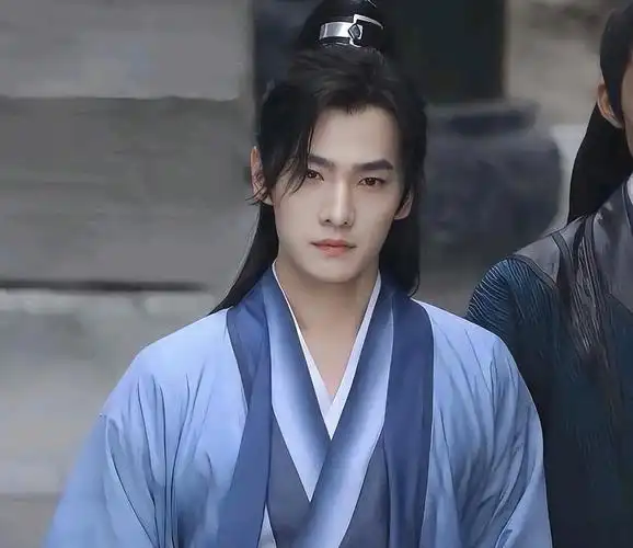 《且试天下》已经开始播放了,剧中杨洋饰演的武林高手黑丰息的古装