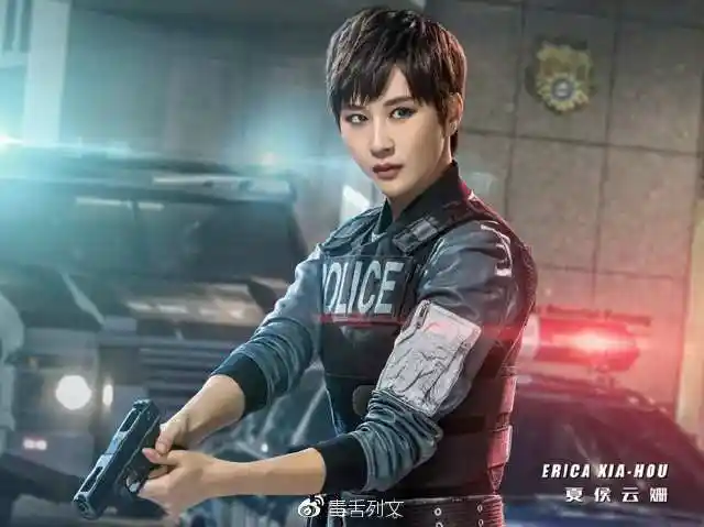 机器之血里你可以看到欧阳娜娜的胸两次呵呵