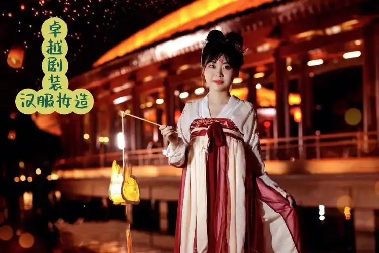 最近西安【长安十二时辰】街区爆火,来西安旅游的美女帅哥一定要穿