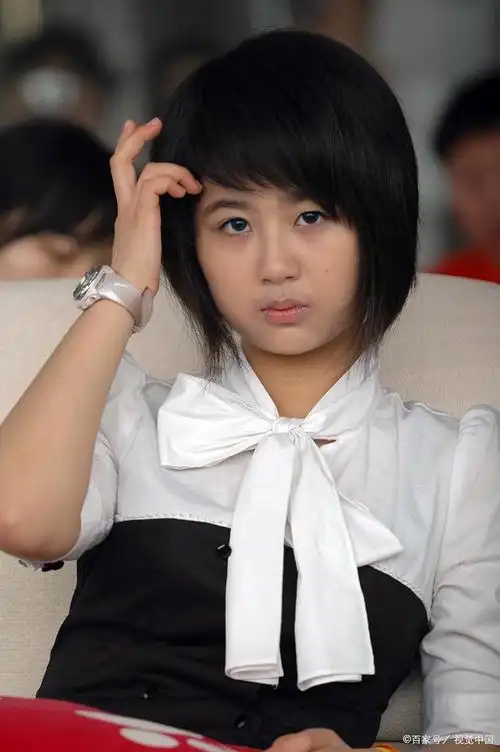 家有儿女一二后不在三里面出演了,有人说是资本替换了她,宋丹丹曾对杨