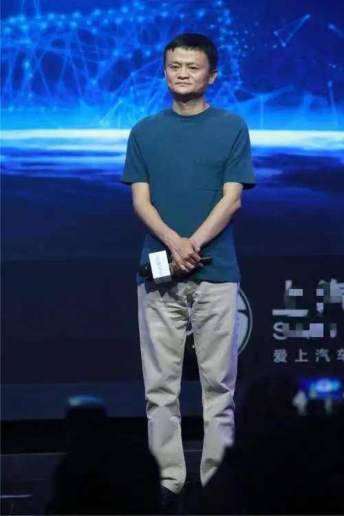 王珞丹露肩装显女人味 马云谈男女成功学