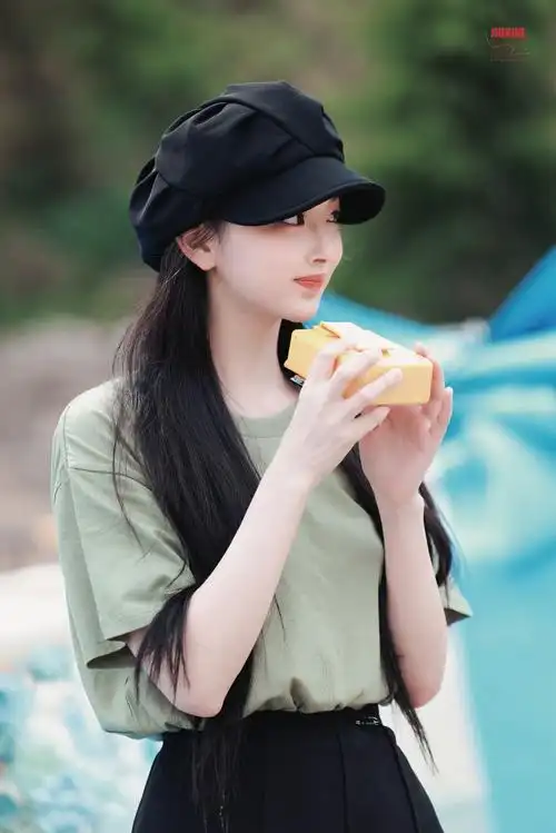 美到头发丝都会打招呼的可爱雪雪  @孔雪儿