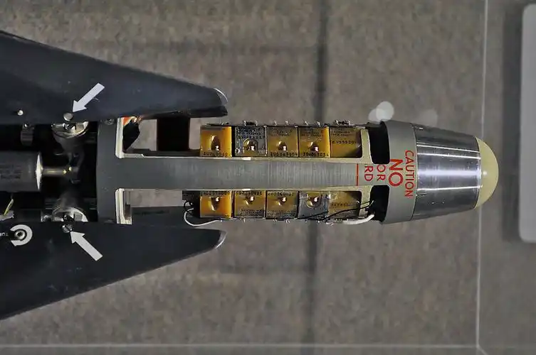 8 剖面图展示导弹内部构造