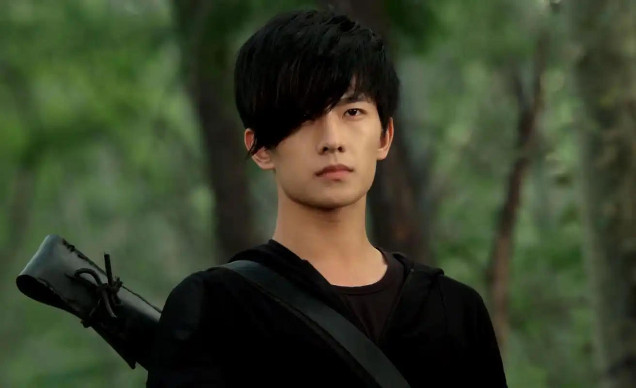 里承上启下的两章,既摒除了吴三省上一代的影响,开启了吴邪与张起灵