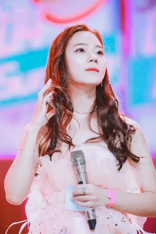 紫宁创造101公演高清图片