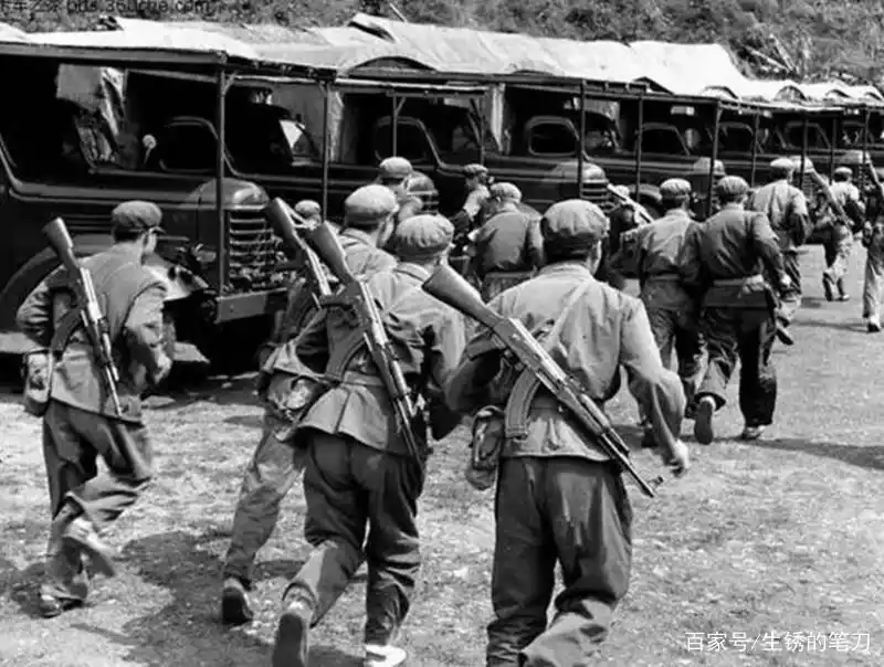 1981年,法卡山战役:越军抬棺趟雷,解放军用白刃战大败敌军