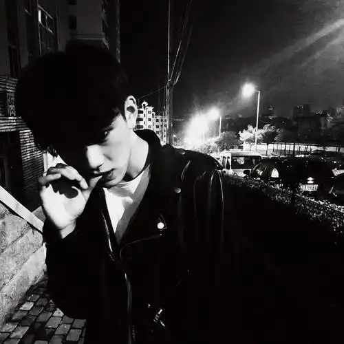 酷拽霸气的帅气男生头像图片免费下载