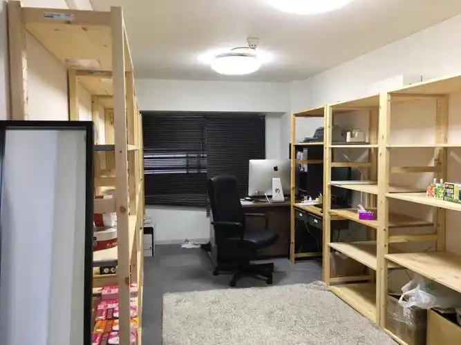 路过梦想开始的地方15平米的办公室仓库