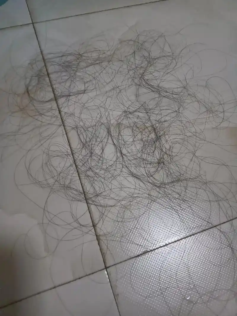 即将现出原形,绝情谷——谷主夫人裘千尺,头发一把一把的掉现原 - 抖