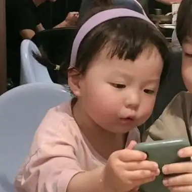 超萌可爱的大q宝和小女孩的情头图片,情侣头像图片