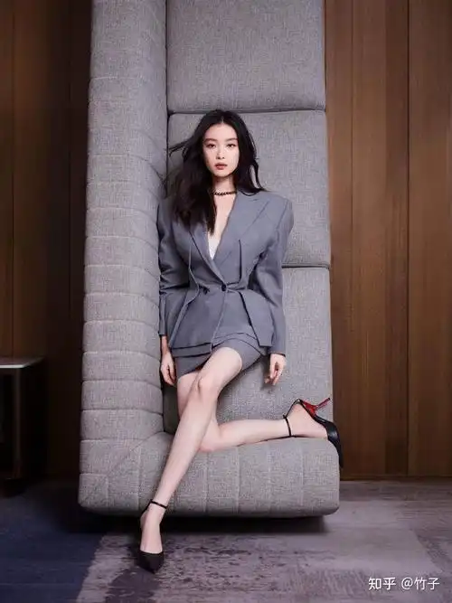 黑色高跟鞋:sergio rossi