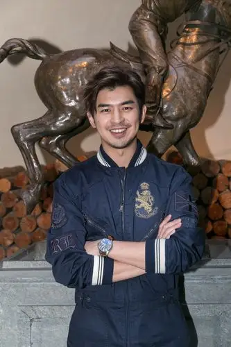 陈柏霖受邀米兰时装周 帅气有型少年感爆棚