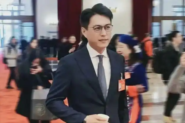 这一天,"两会"的举行暴露众明星咖位,不是大牌却得到国家认可|靳东