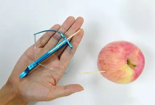 全国各地多所学校现"牙签弩" 威力大,一箭可射穿纸杯 | 校闻6.