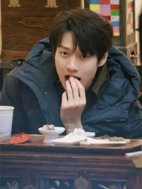 终于知道魏大勋好人缘是怎么来的##星姐微博