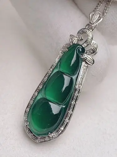 18k金镶嵌 冰透满色福豆翡翠吊坠