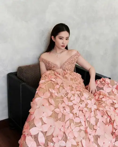 上视节红毯##白玉兰奖明星造型