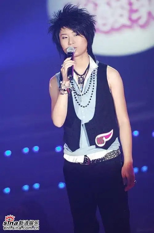 图文:超女总决赛6进5--尚雯婕唱功不凡