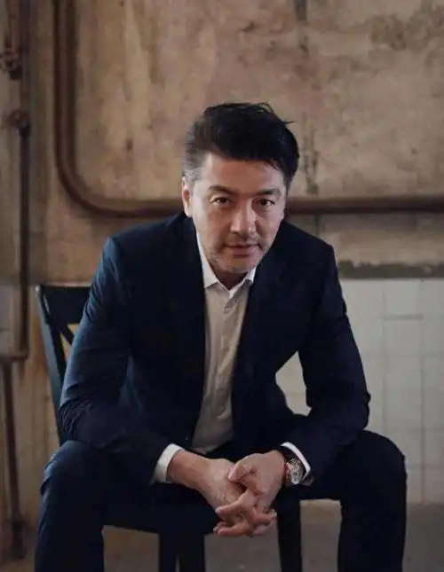 盘点真正演绎出帅气魅力"霸道总裁"的男星,个个都是满满男人味