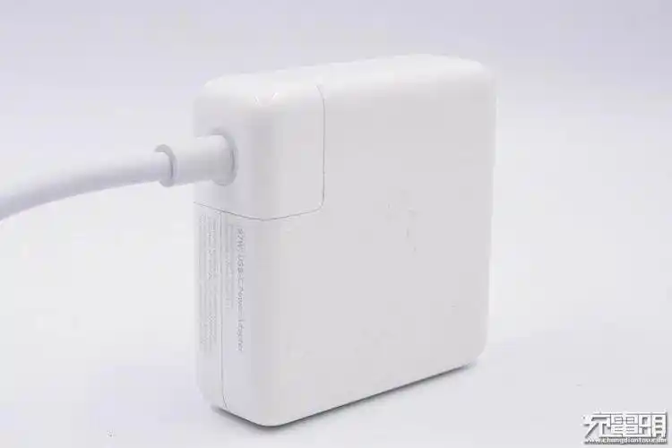 大功率顶梁柱,苹果140w与96w充电器有哪些区别,升级了什么__财经头条