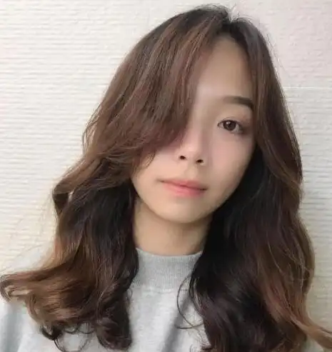 首页 流行发型 卷发2021年最流行的长发卷发发型是什么呢?