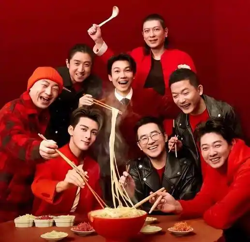 明星晒年夜饭,刘涛丰盛,毛晓彤春晚特供,龚俊简朴岳云鹏接地气_家人