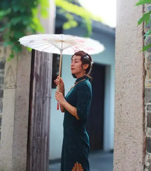 张平凡的一天的写真摄影作品《古镇与旗袍》