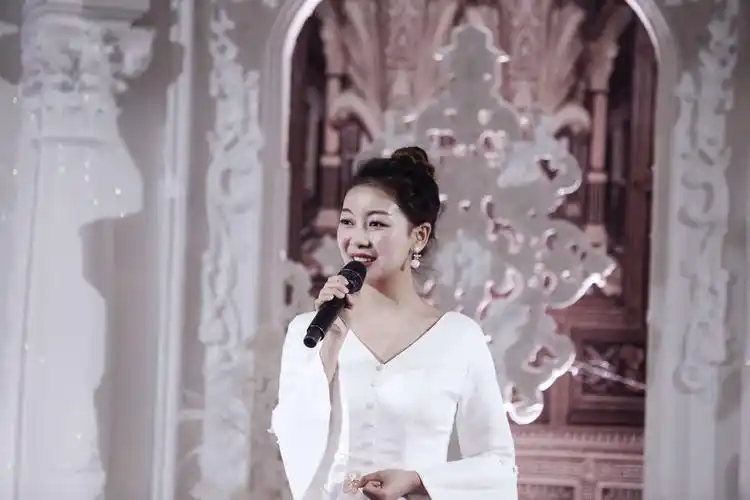 四川主持人温蓝宣传图文