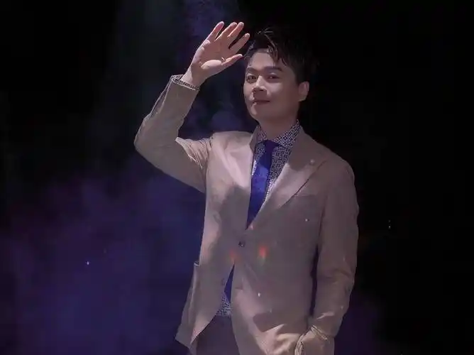 沈涛:站在《王牌》上最久的主持,幽默风趣,37岁结婚生活幸福_节目