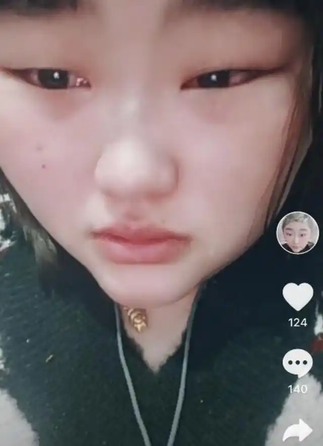 大衣哥女儿被拍丑照气不过,发自拍照力证清白,流泪的照片惹人疼_手机