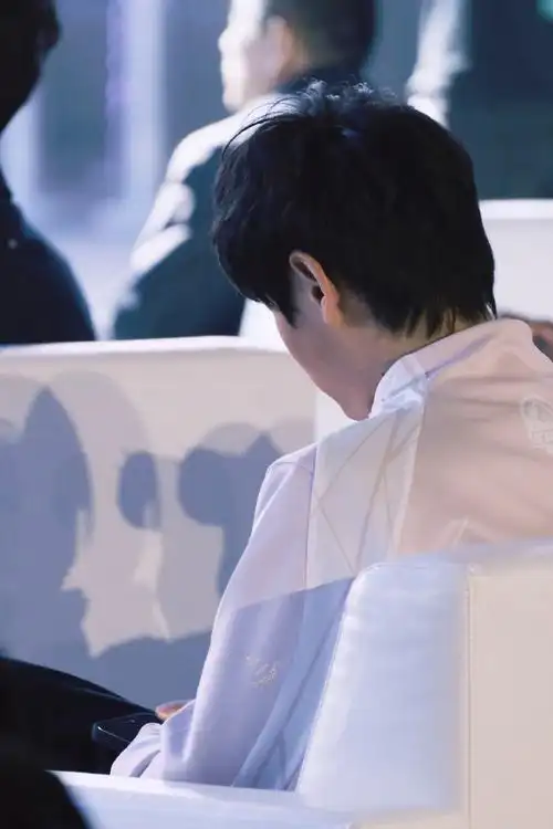 超可爱的后脑勺[锦鲤附体]