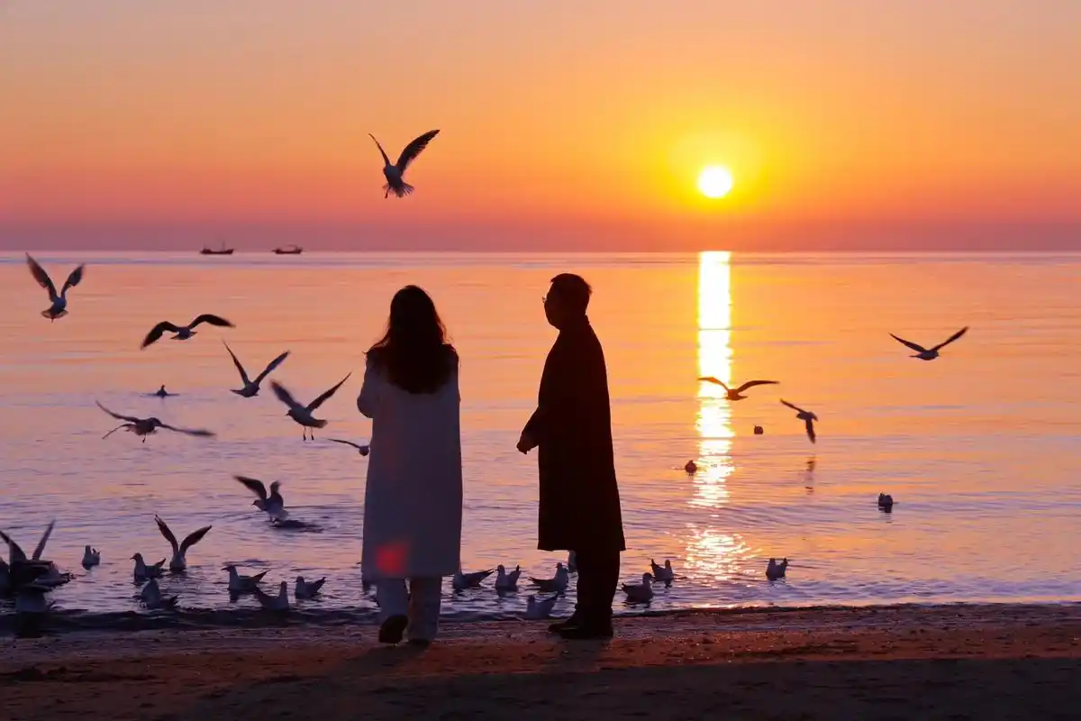 阿那亚海边日出情侣氛围感拍照 阿那亚约拍."陪你到日出到把你 - 抖音