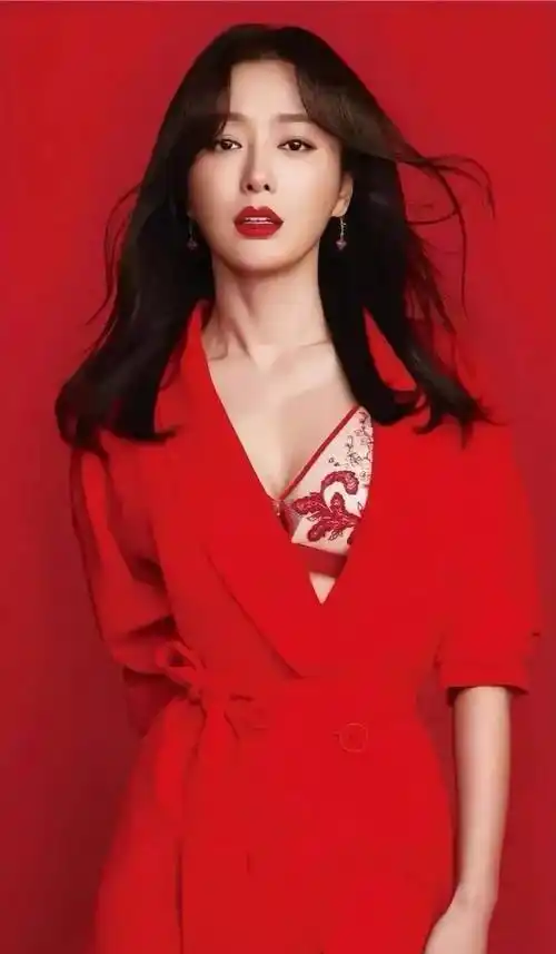 性感女神秦岚内衣写真,容颜绝世,韵味十足-爱读书