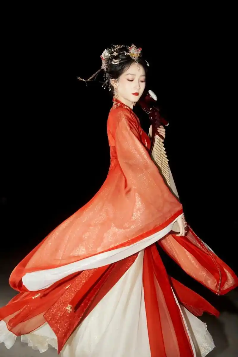 pcstar#  犹抱琵琶半遮面,关晓彤最新古装大片演绎宋韵美人,适配度