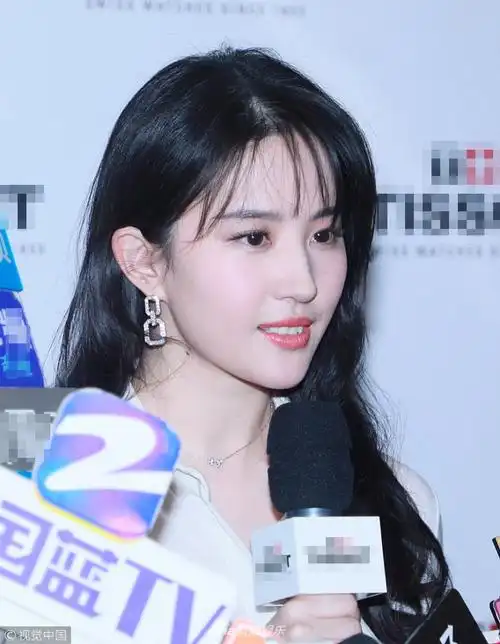 刘亦菲剪空气刘海少女感满满_高清图集_新浪网