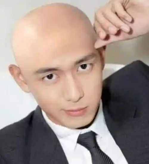 原创男星光头照肖战的想嫁李现的有点儿假邓伦的笑出猪叫声