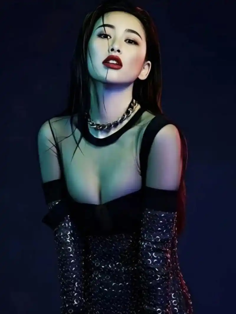 迷人芳华,朱珠写真展现绝美风采