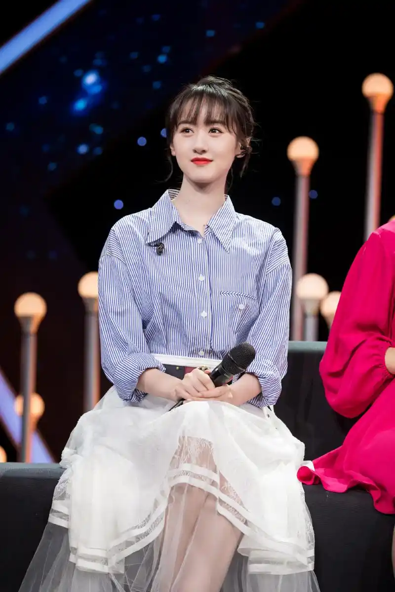 袁冰妍白色纱裙优雅舞台照图片88