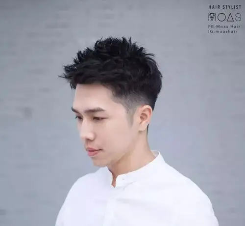 男生没有锡纸烫也很帅这几款春夏潮流发型很流行