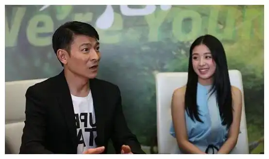 的关系很不错,刘德华有一次来到公司,当时就了解到张含韵的情况后,他