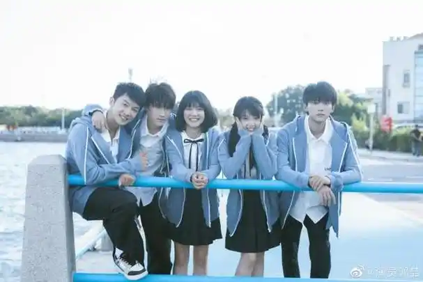 校园剧《当我飞奔向你》:周翊然张淼怡「一让在让cp」从校服到婚纱