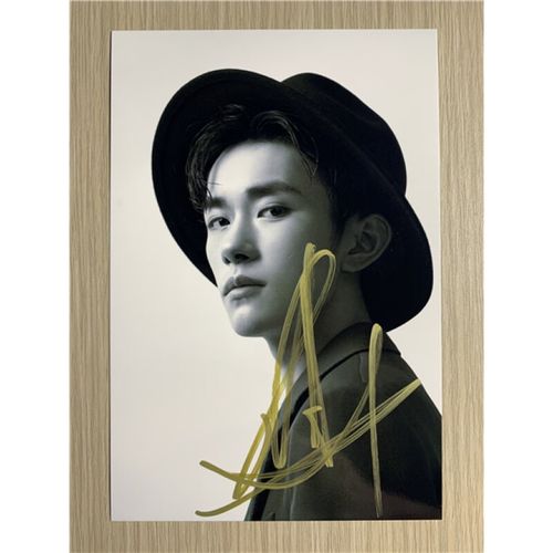 正 tfboys亲笔签名照片易烊千玺亲笔签名照片新款宣传照24款 款式1