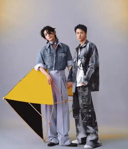 与王一博肖战共赴微博之夜##微博之夜嘉宾emoji