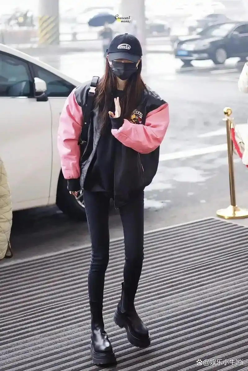 杨幂粉黑棒球服,腿好长,好细被腿精幂幂姐的美迷晕了