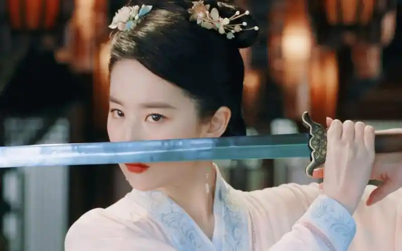 啊啊啊啊卧槽太绝了,我的天呐刘亦菲赵盼儿舞剑的这身段,是谁的 d n a