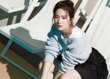 原创刘亦菲为啥从未拍过清宫剧看到她的甄嬛造型后幸亏没拍