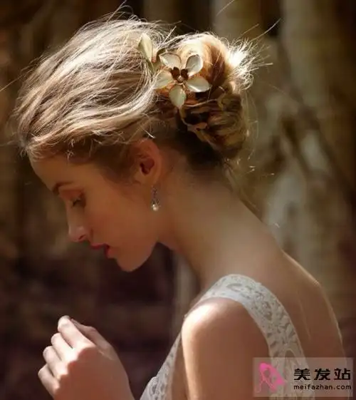 法式风格盘发推荐 优雅浪漫美出新高度_盘发发型 - 美发站