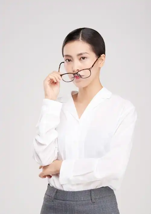 职业女性半身像图片