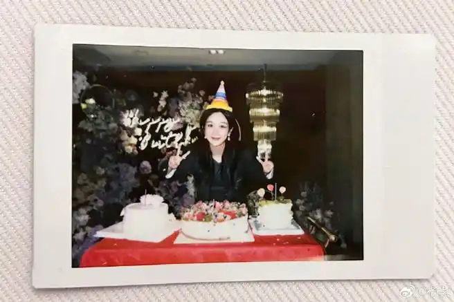 杨紫生日拍立得照##杨紫晒生日拍立得照##李现连续6年为杨紫庆