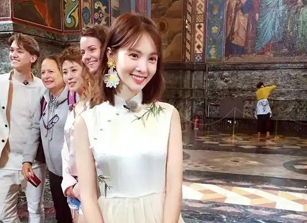 出道似整容!天庭饱满地阁方圆的金晨,原来12年前和现在判若两人